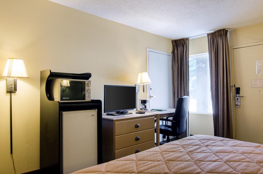 Quality Inn Merriam Kansas Экстерьер фото