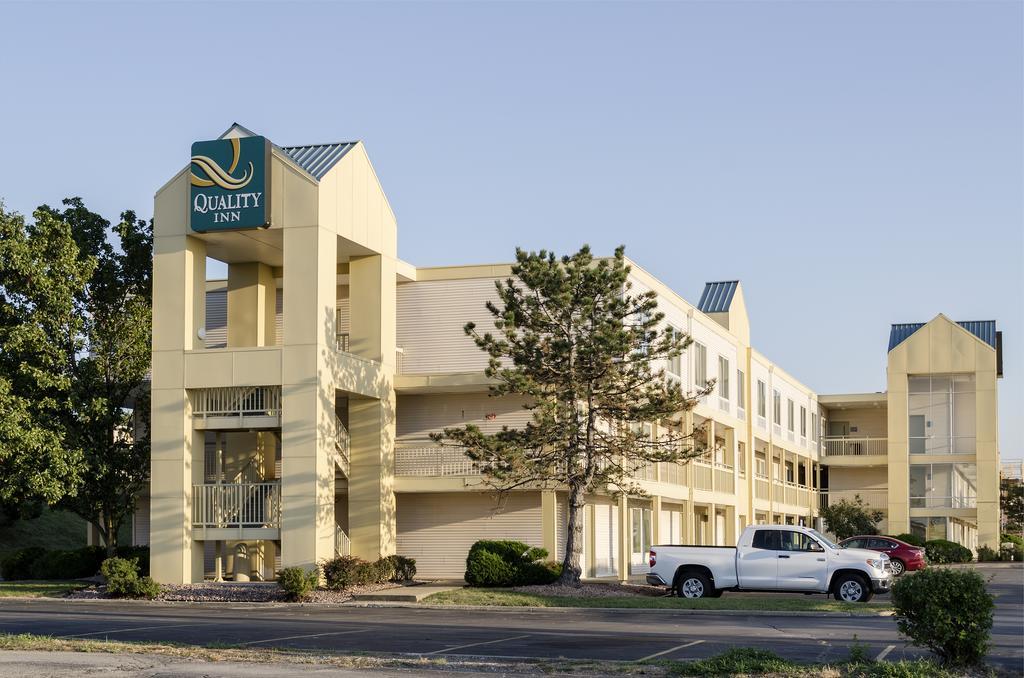 Quality Inn Merriam Kansas Экстерьер фото