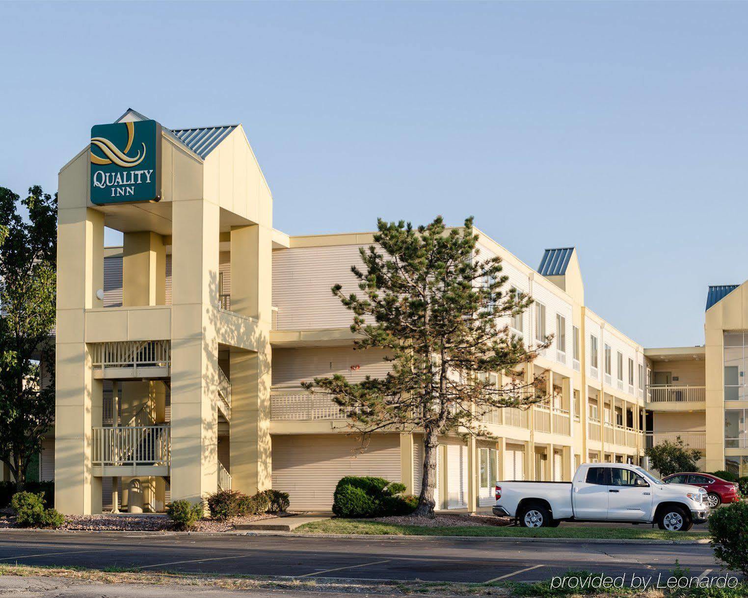 Quality Inn Merriam Kansas Экстерьер фото