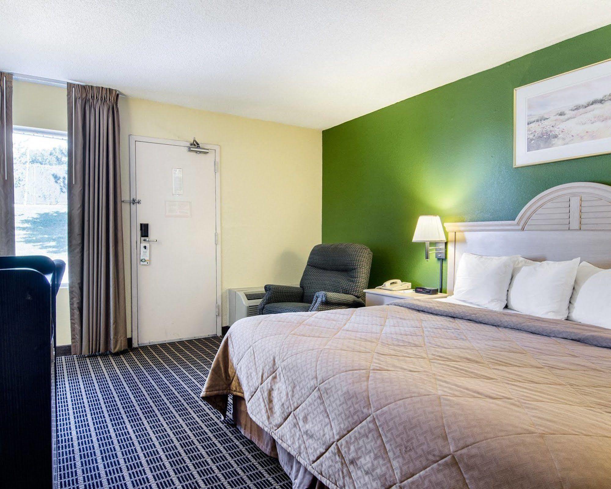 Quality Inn Merriam Kansas Экстерьер фото