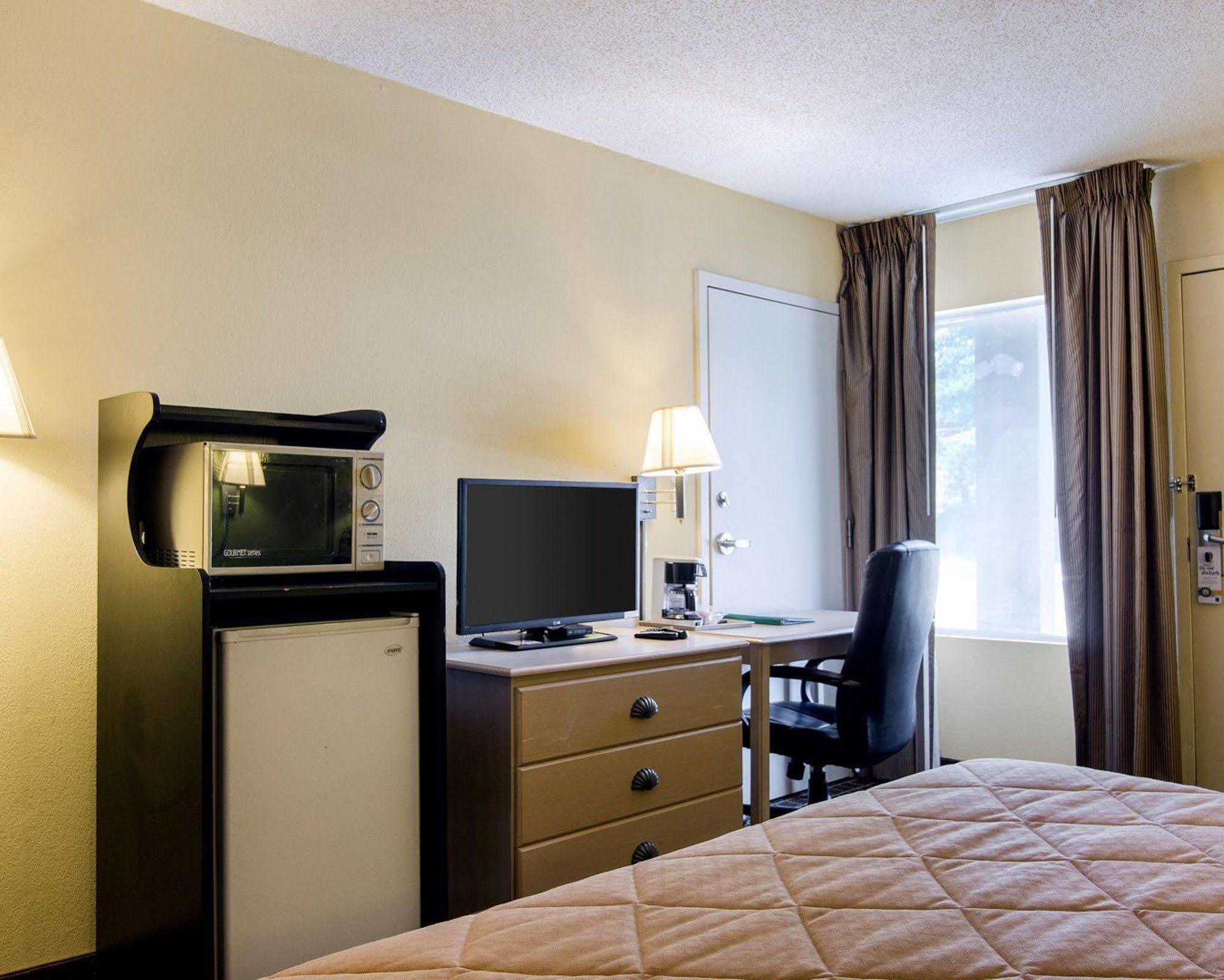 Quality Inn Merriam Kansas Экстерьер фото