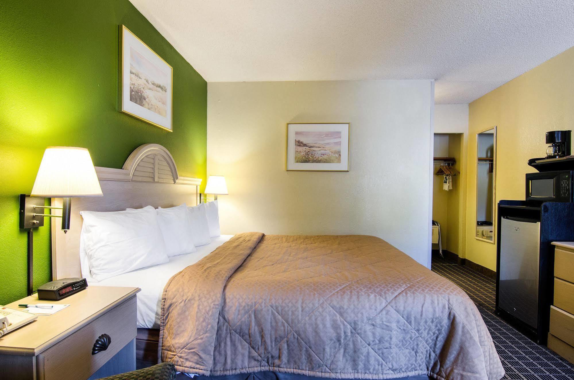 Quality Inn Merriam Kansas Экстерьер фото